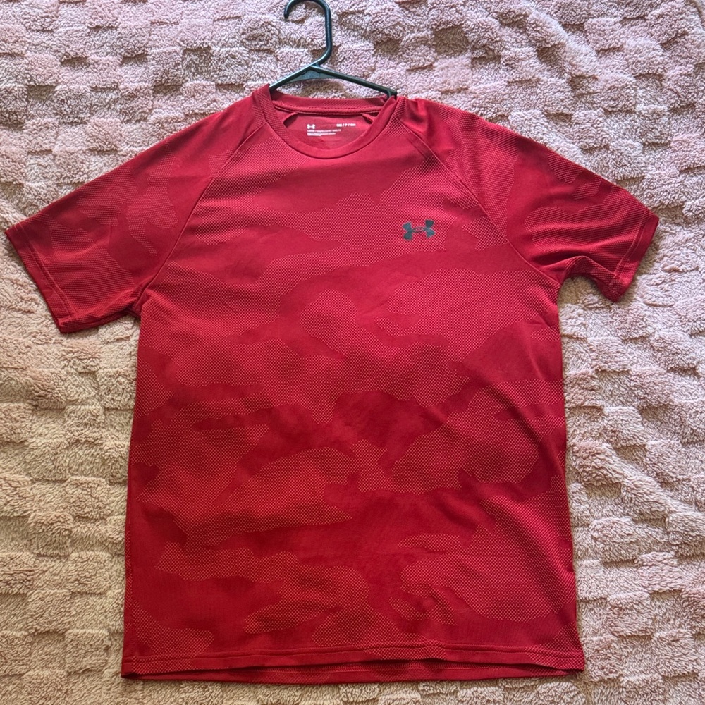 Under Armour Men's Camouflage Red Tee